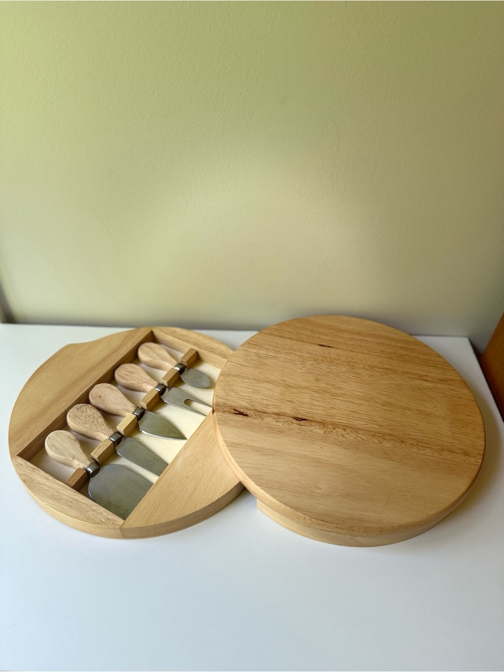 Round Wooden Cheese Board Set with Hidden Knife Storage - Natural Wood